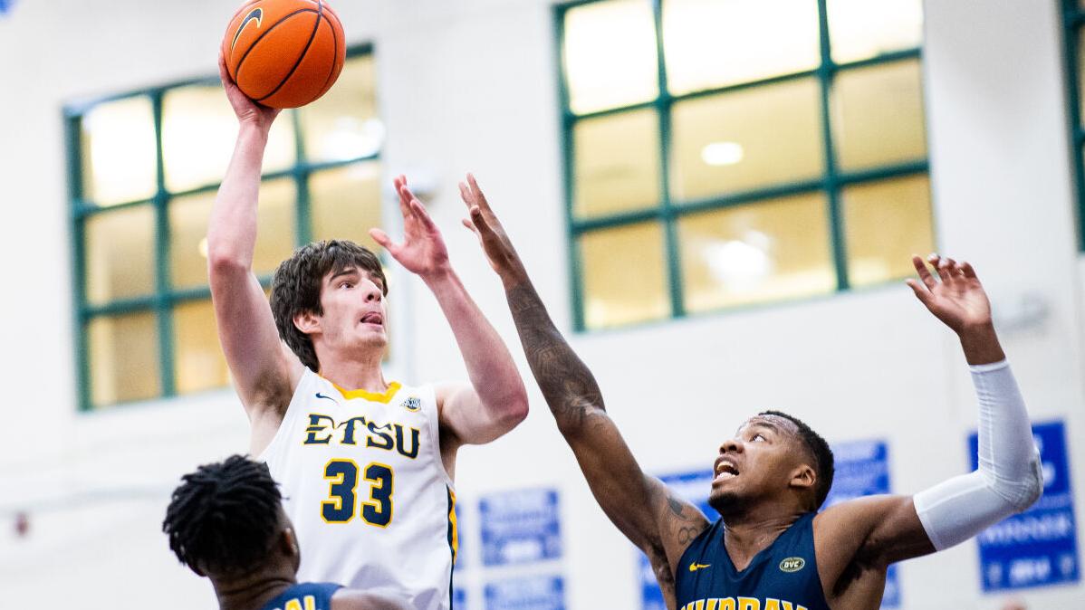 Bucs knock off Murray State in Naples opener